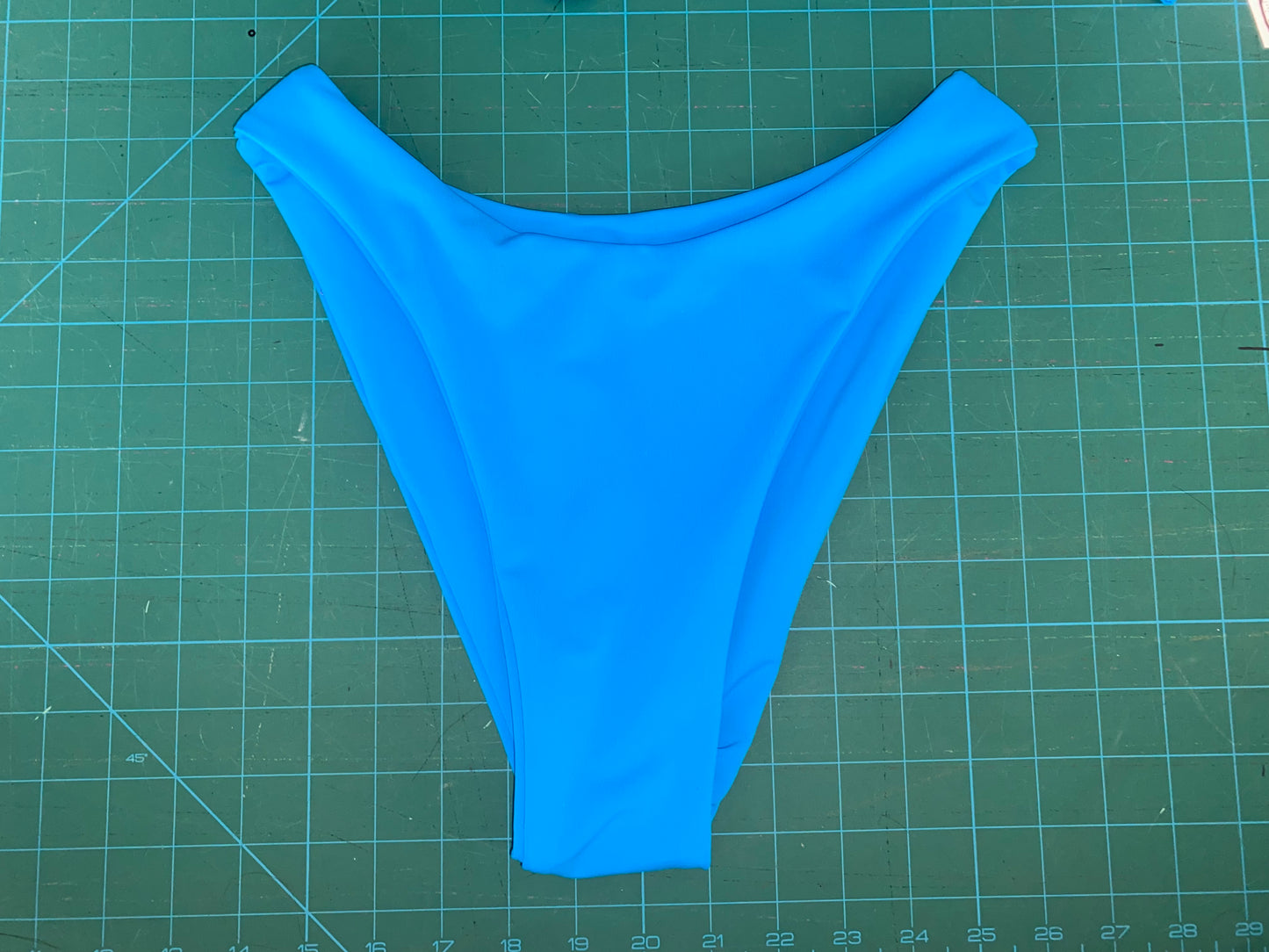 seamless cheeky bikini bottom